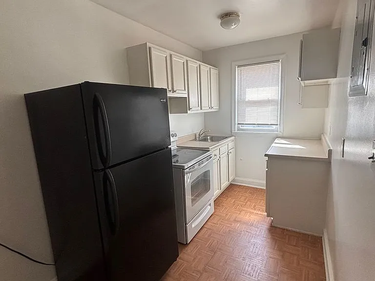 135 Kennedy St NW — Photo 3
