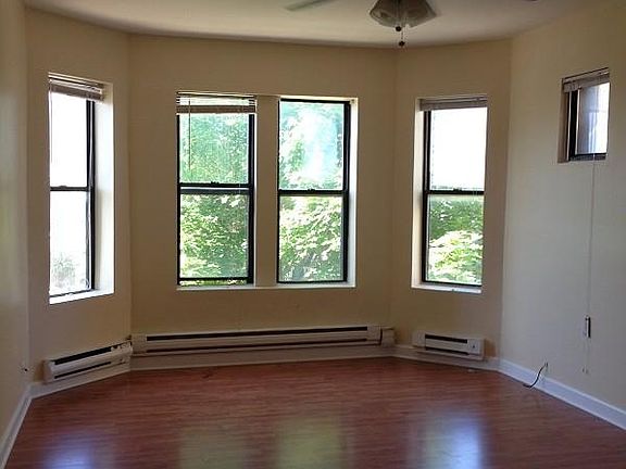 3rd image of 3637 W Dickens Ave APT 2B