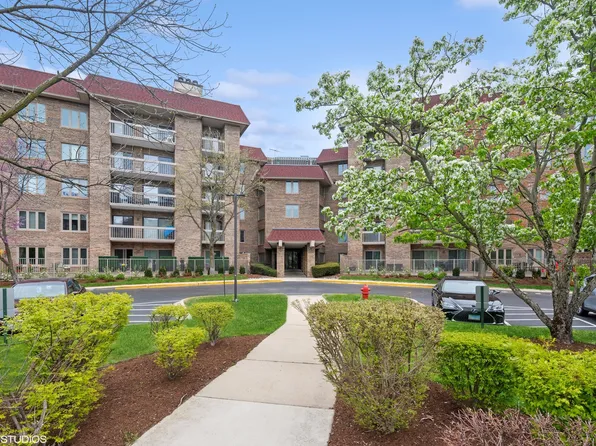 1220 Rudolph Rd APT 1K, Northbrook, IL 60062