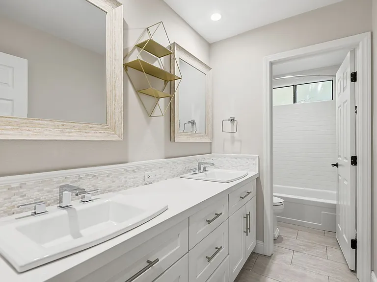 3235 W Sierra Dr — Photo 25