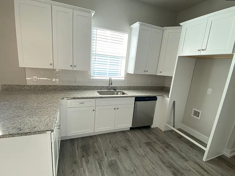 416 NW 1st St — Photo 3