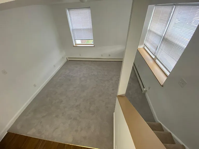 211 W State St #4 — Photo 3