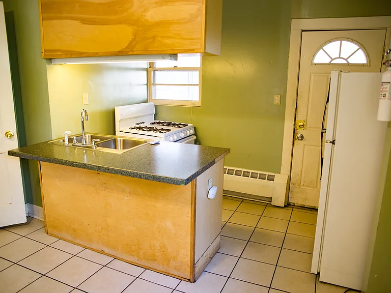 825-27 15th Ave SE #2 — Photo 4