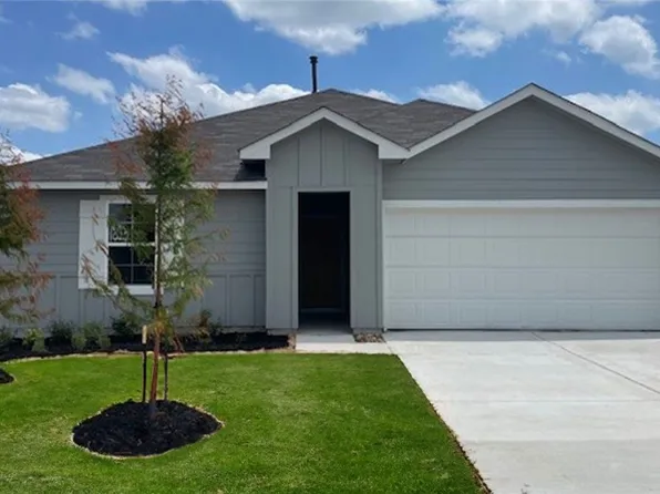 1022 Argonne Frst, Seguin, TX 78155