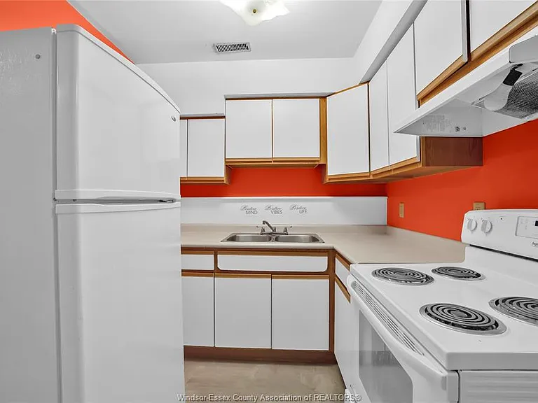 463 Randolph Ave — Photo 18