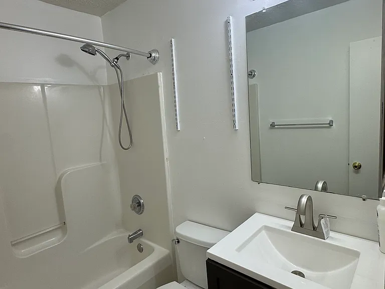 380 Center Deen Ave — Photo 6