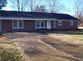 90 Phillips Dr, Savannah, TN 38372