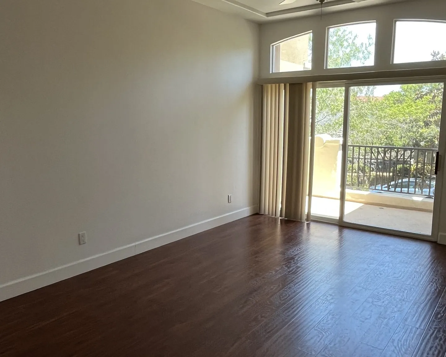 2 bed, 2.5 bath, 1101 sqft, $4,000 — Photo 3