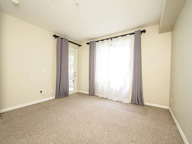 2233 Martin #213 — Photo 14