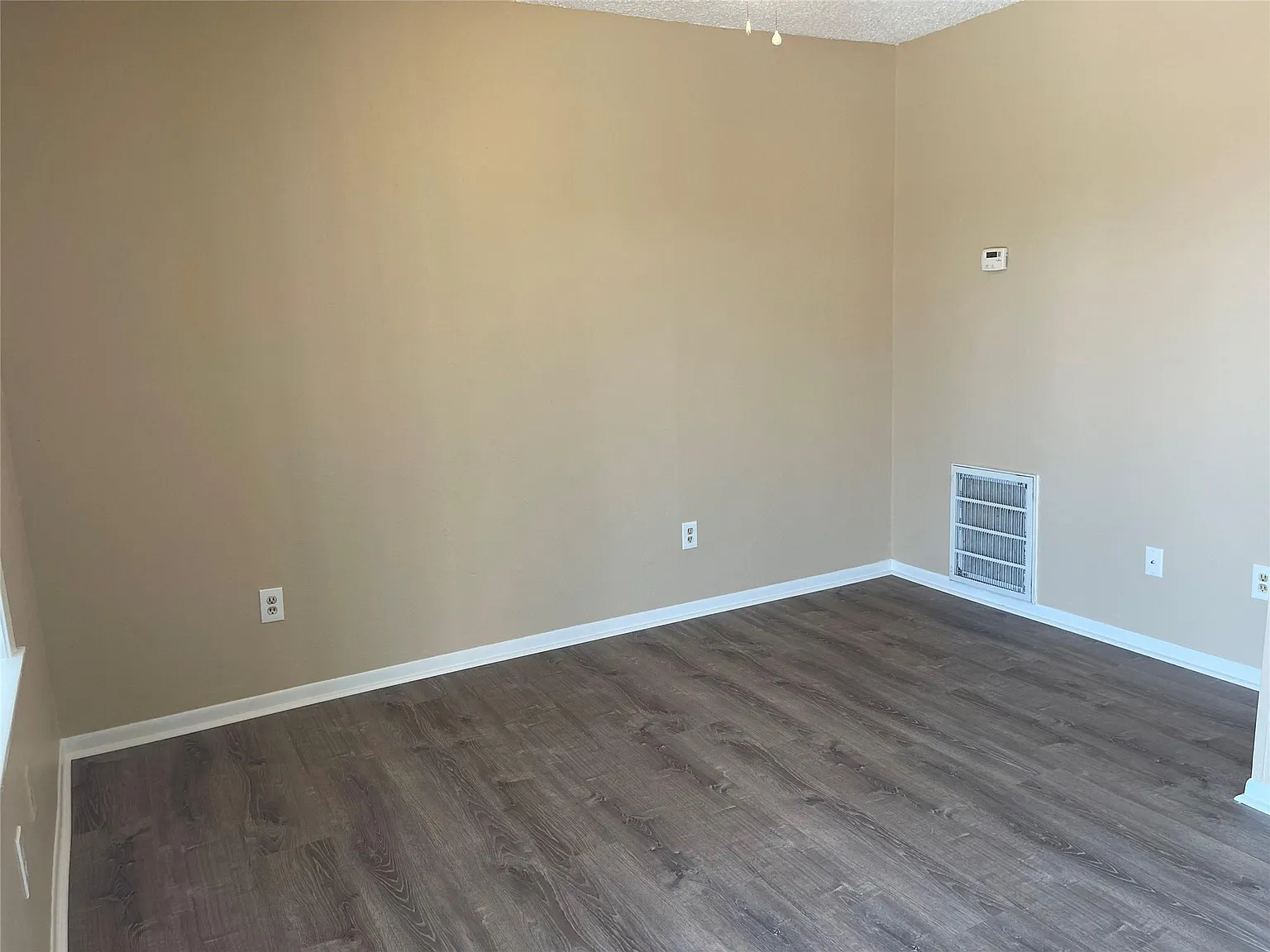 1 bed, 1.0 bath, 800 sqft, $1,200 — Photo 3