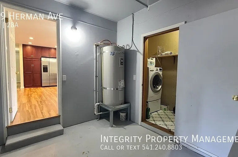 659 Herman Ave — Photo 10