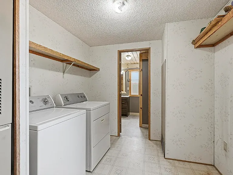 408 N Harmony Dr — Photo 8