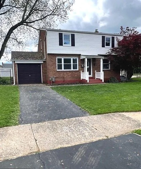 1907 Columbia Ave — Photo 1