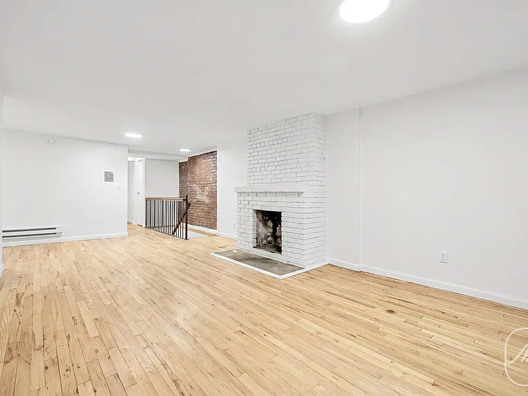 313 W 29th St #B — Photo 6