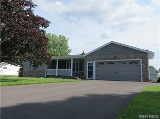 6552 Heather Dr, Lockport, NY 14094