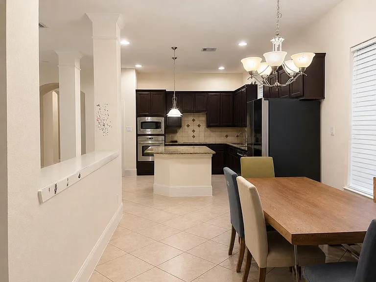 515 Newington Ln — Photo 10