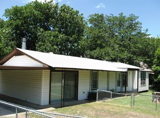 128 W Peach St, Grapevine, TX 76051