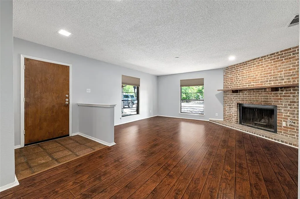3 bed, 1573 sqft, $2,350 — Photo 2