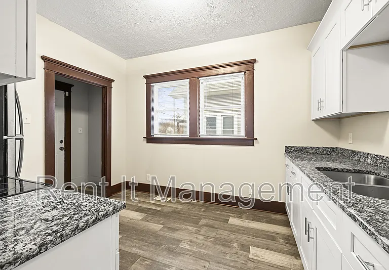 2816 N 19th Ave — Photo 11