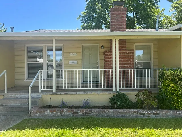 2844 Ione St — Photo 17