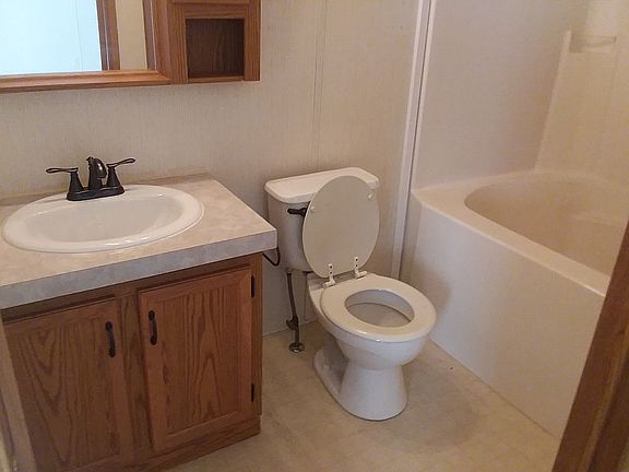 Master Bedroom Bathroom