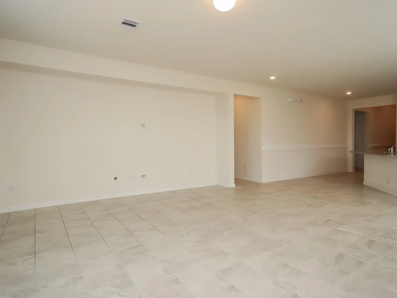 3 bed, 2.0 bath, 2232 sqft, $1,795 — Photo 3
