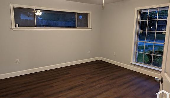 3rd image of 7627 Glenview Dr
