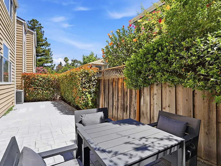 1104 Lautrec Ter — Photo 33