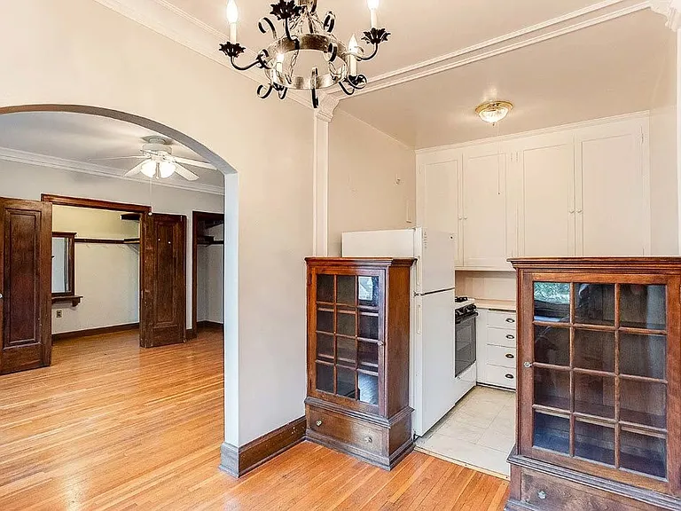 Yorkshire Apartments — Photo 11