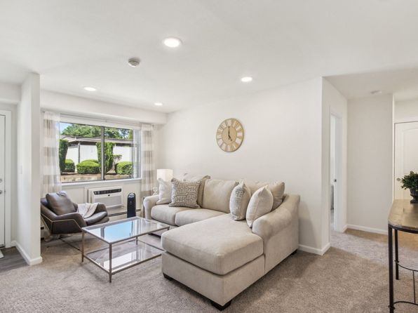 Brookwood at Ridge | 100 Village Dr, Ridge, NY