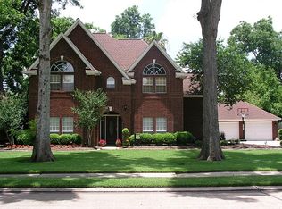 207 Dewberry Dr, Lake Jackson, TX 77566