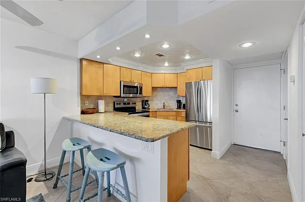 2 bed, 2.5 bath, 1035 sqft, $6,500 — Photo 2