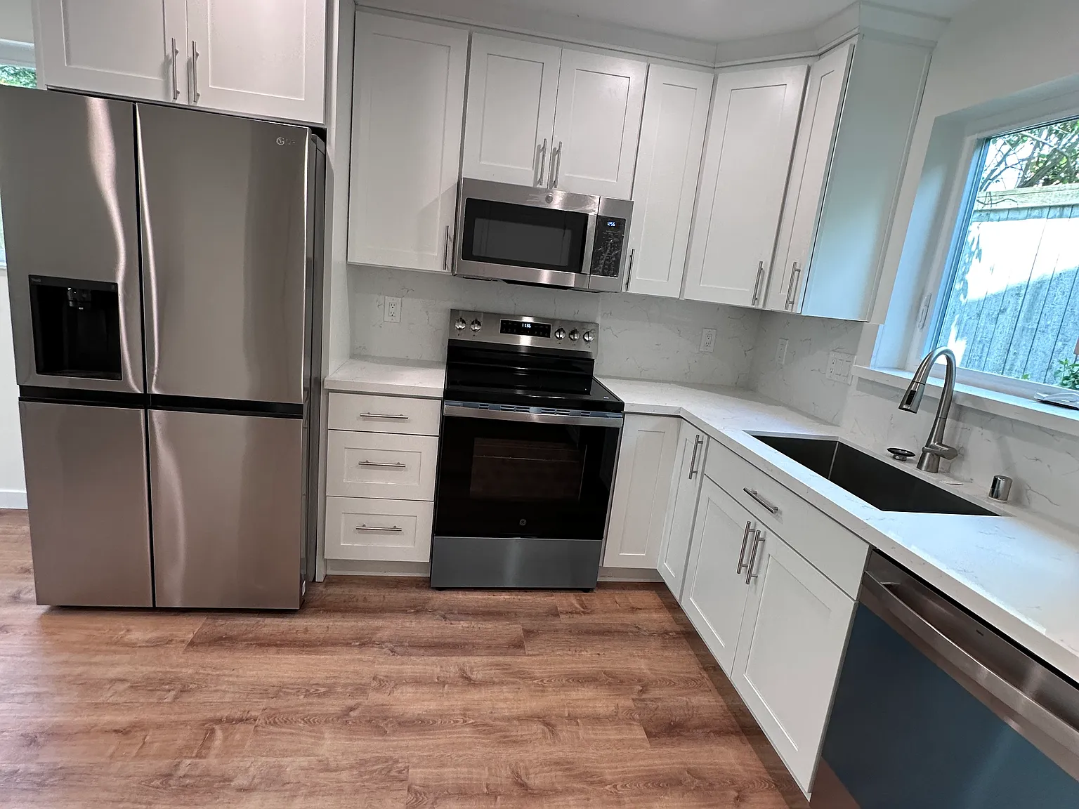 3 bed, 2.5 bath, 1100 sqft, $3,950 — Photo 2