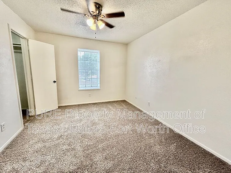 1126 Highbush Dr — Photo 15