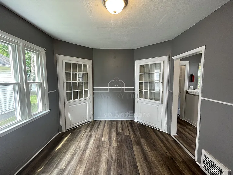 730 Noble Ave — Photo 8