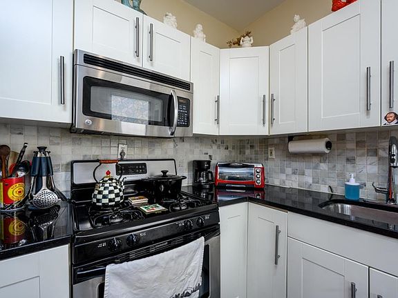 4th image of 260 Harrison Ave #301