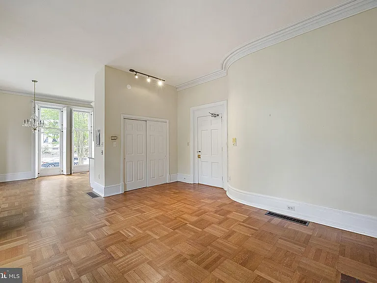 1401 Delaware Ave — Photo 7