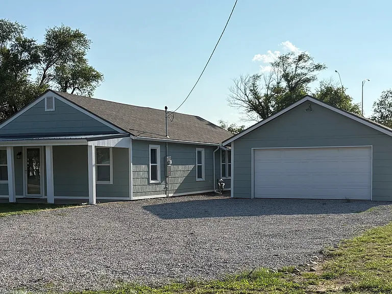 629 N Hoover Ave — Photo 1