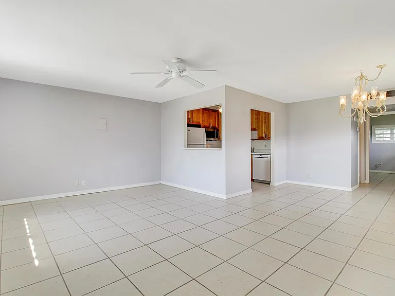 175 Valencia Dr #H — Photo 1
