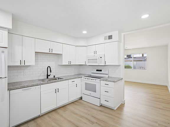 3rd image of 4344 N 21st St APT 2