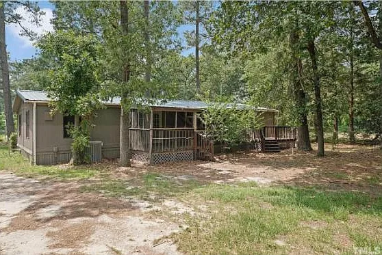 201 Riverview Dr — Photo 2