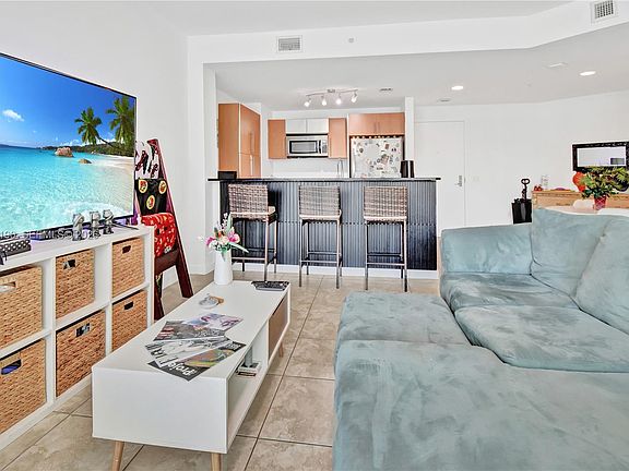 4th image of 300 S Biscayne Blvd #T-1405
