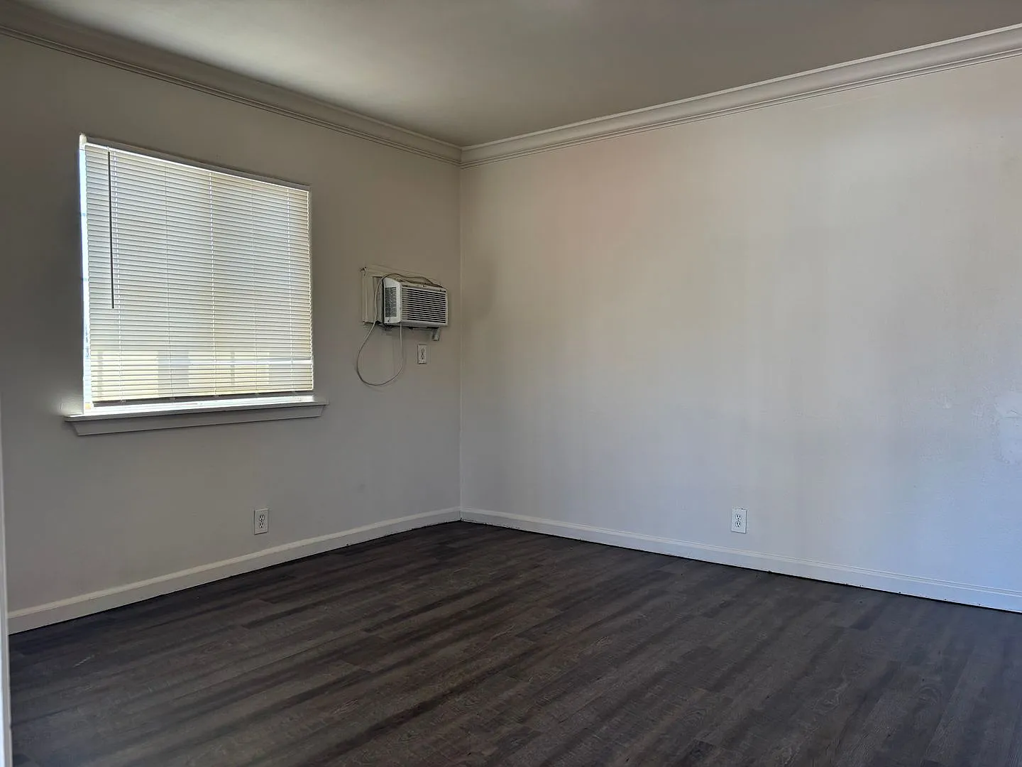 Cute & cozy home near Fresno City College — Photo 4