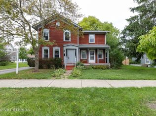 8 Washington St, Algonquin, IL 60102