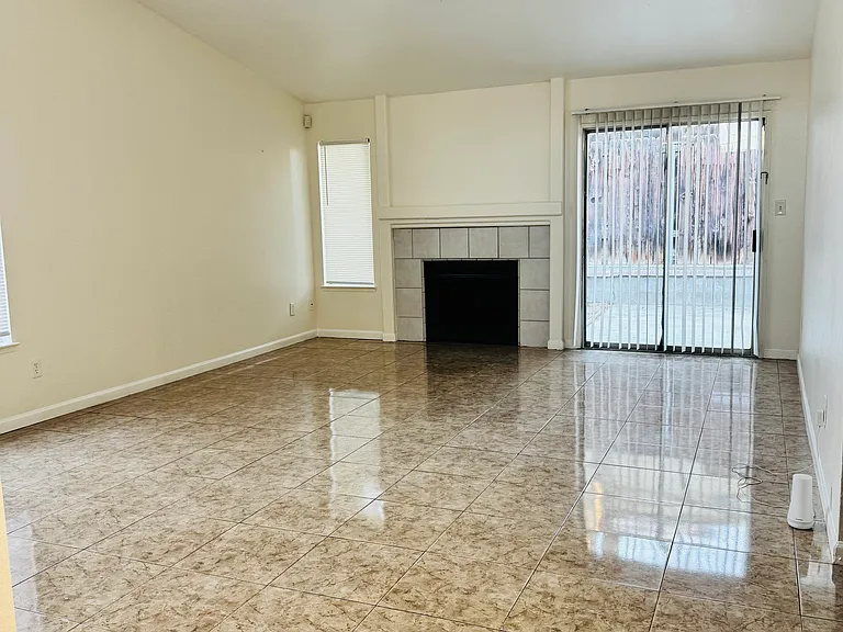 9004 Pine Ridge Way — Photo 3