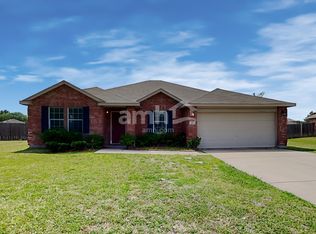 101 Long Prairie Dr, Forney, TX 75126