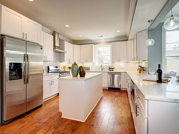 2nd image of 3204 Blundell Cir