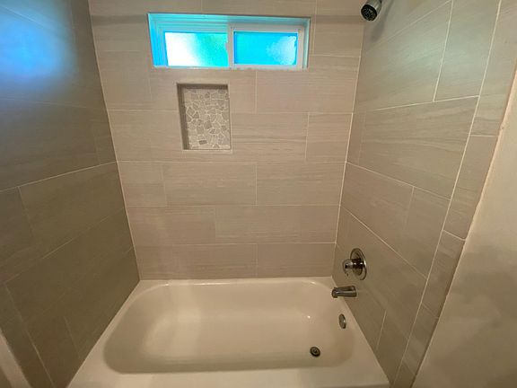 Lower Level Tub