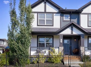 1 S Midgrove Ln SW, Airdrie, AB T4B5H2