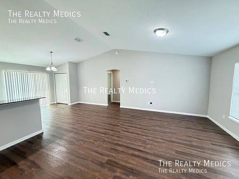 4781 SW 166th Loop — Photo 2